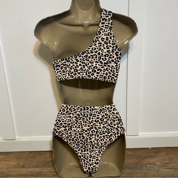 Leopard print • high waisted one shoulder bikini - Picture 2 of 5